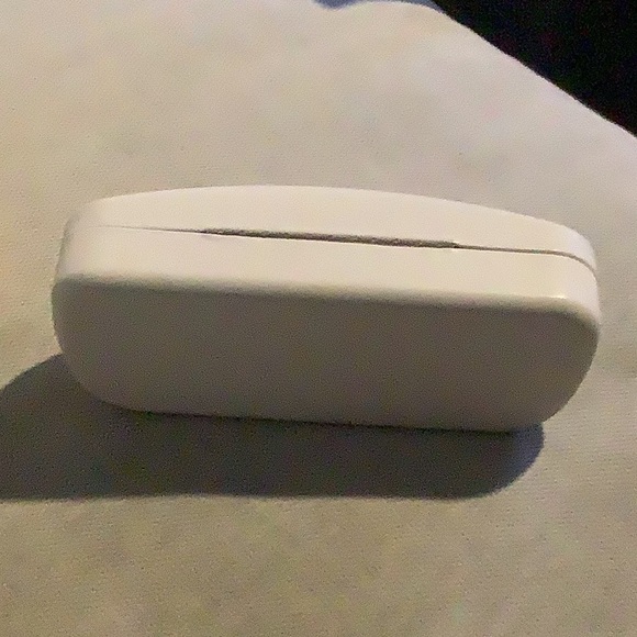 AUTHENTIC SWAROVSKI WHITE HARD CLAMSHELL CASE - Picture 4 of 5